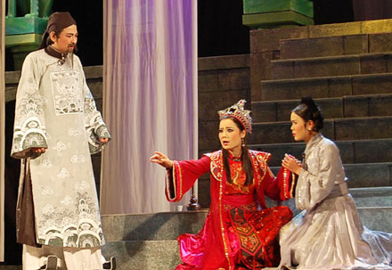 Sân khấu truyền thống - phấn son vẫn lộ bệnh nan y